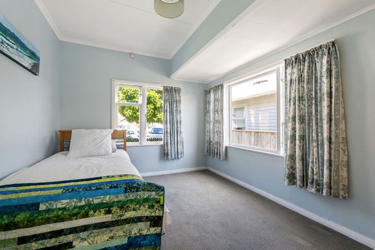 Photo of property in 10 Ngaio Street, Eastbourne, Lower Hutt, 5013