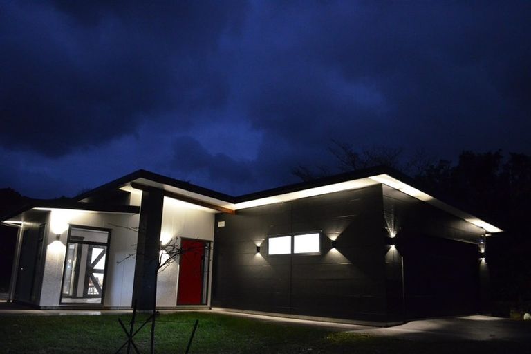 Photo of property in 112 Kawiu Road, Levin, 5510