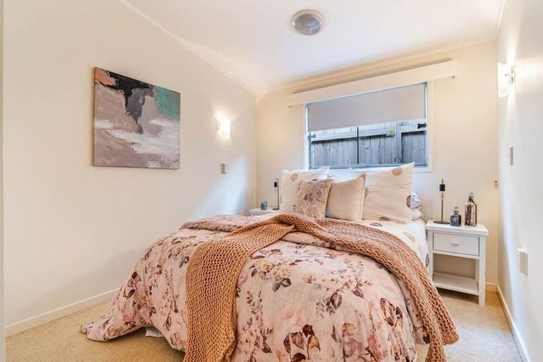 Photo of property in 2/4 Arkles Strand, Arkles Bay, Whangaparaoa, 0932