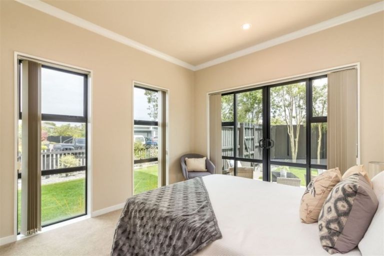 Photo of property in 7 Stoneleigh Green, Parklands, Christchurch, 8083