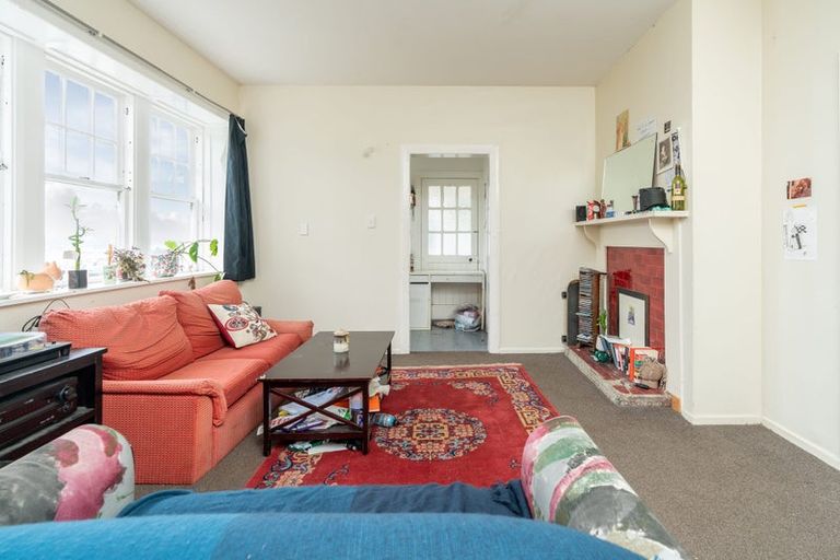 Photo of property in 76a Kelburn Parade, Kelburn, Wellington, 6012