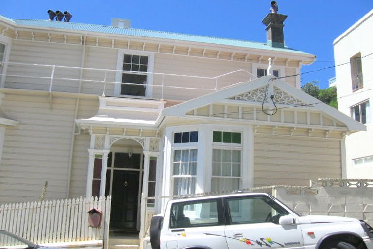 Photo of property in 240 Oriental Parade, Oriental Bay, Wellington, 6011