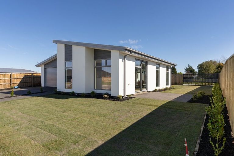 Photo of property in 39 Hanmer Crescent, Rangiora, 7400