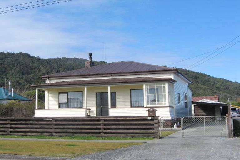 Photo of property in 68 Hall Street, Cobden, Greymouth, 7802