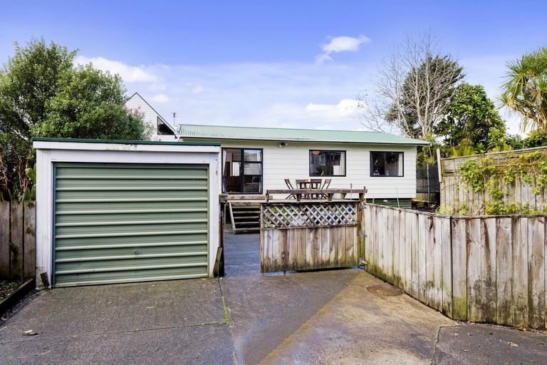 Photo of property in 2/20 Kamara Road, Glen Eden, Auckland, 0602