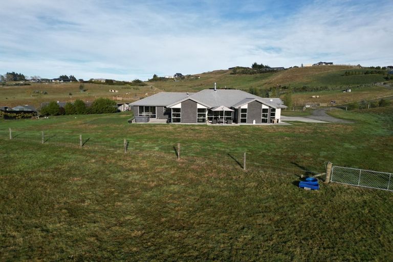 Photo of property in 52 Highlands Drive, Waipawa, 4210