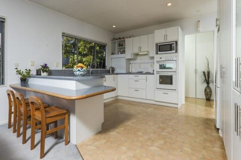 Photo of property in 18 Beechwood Road, Rothesay Bay, Auckland, 0630