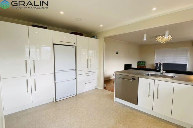 Photo of property in 1/9 Corrella Road, Belmont, Auckland, 0622