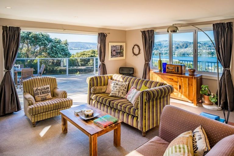Photo of property in 71 Mana View Road, Paremata, Porirua, 5026