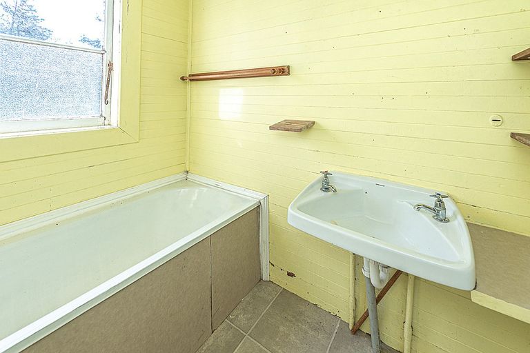 Photo of property in 2 Alma Road, Gonville, Whanganui, 4501