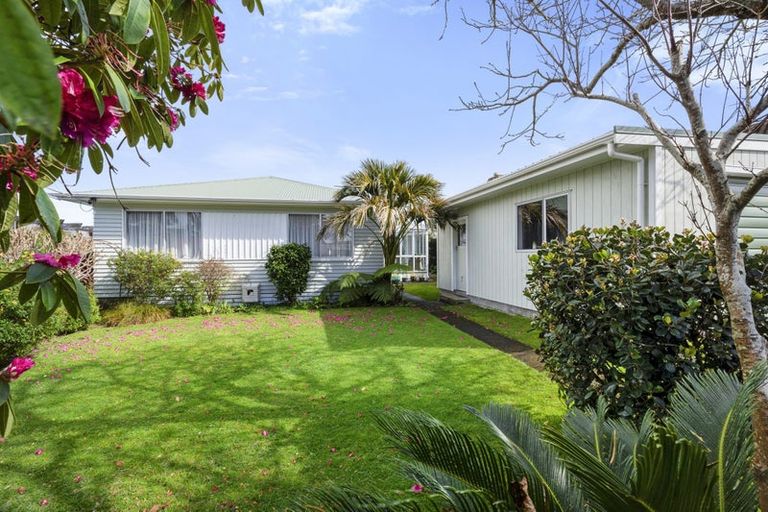 Photo of property in 5 Lydford Place, Spotswood, New Plymouth, 4310