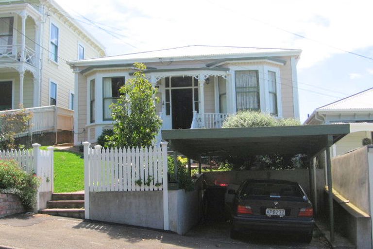 Photo of property in 34 Hargreaves Street, Mount Cook, Wellington, 6021