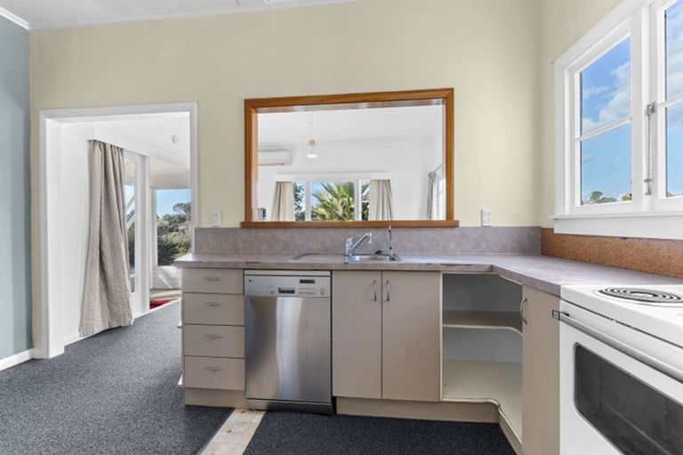 Photo of property in 20 Frankley Road, Westown, New Plymouth, 4310