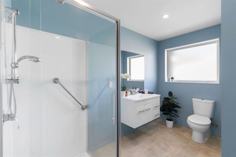 Photo of property in 2/5 Soleares Avenue, Mount Pleasant, Christchurch, 8081