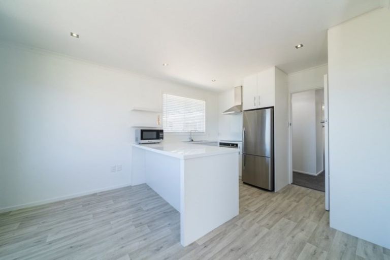 Photo of property in 22 Wynyard Crescent, Fernhill, Queenstown, 9300