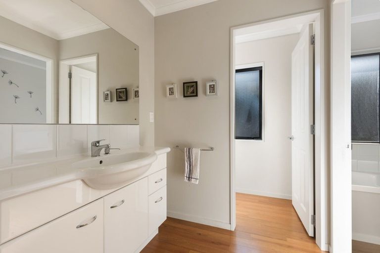 Photo of property in 55 Percy Kinsman Crescent, Riverstone Terraces, Upper Hutt, 5018