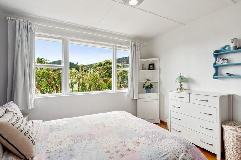 Photo of property in 12 Brazier Grove, Paraparaumu, 5032