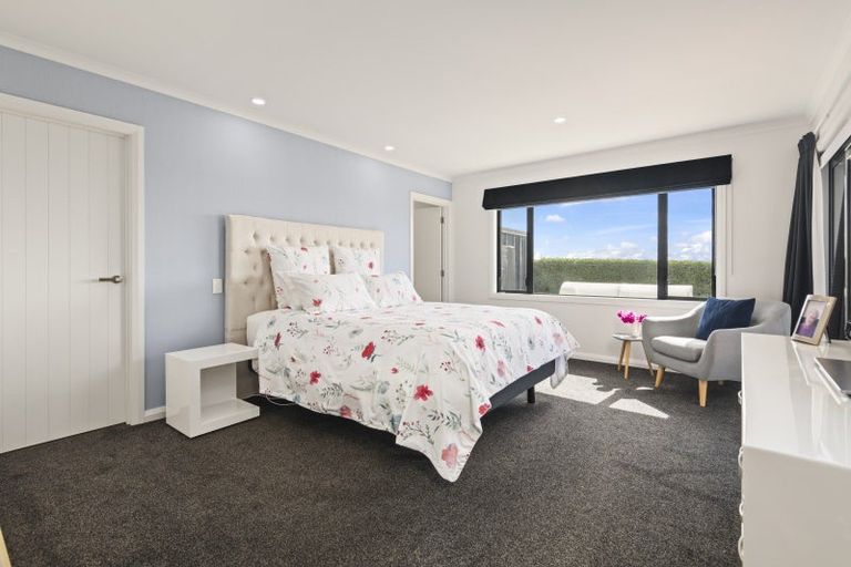 Photo of property in 25 Silicon Way, Fitzherbert, Palmerston North, 4410