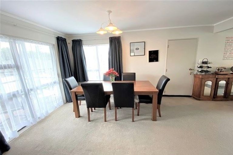 Photo of property in 411b Great South Road, Opaheke, Papakura, 2113