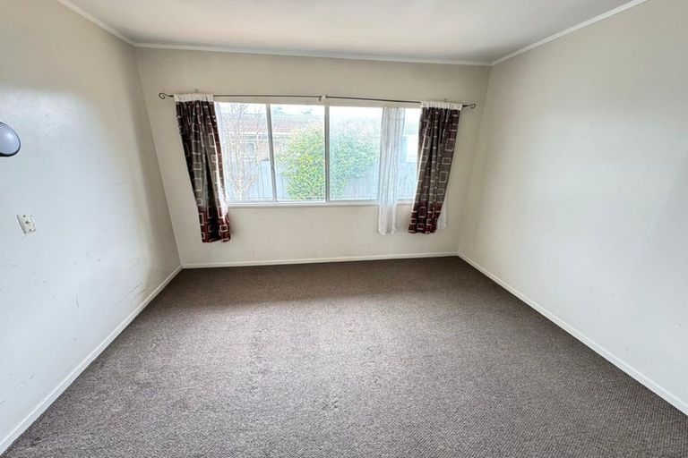 Photo of property in 1/130 Te Atatu Road, Te Atatu South, Auckland, 0610