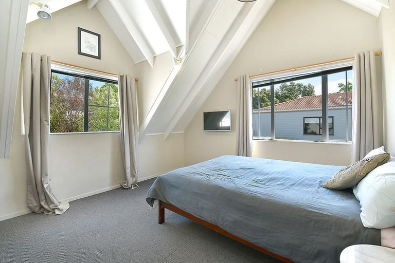 Photo of property in 16 Kenneth Hopper Place, Manly, Whangaparaoa, 0930