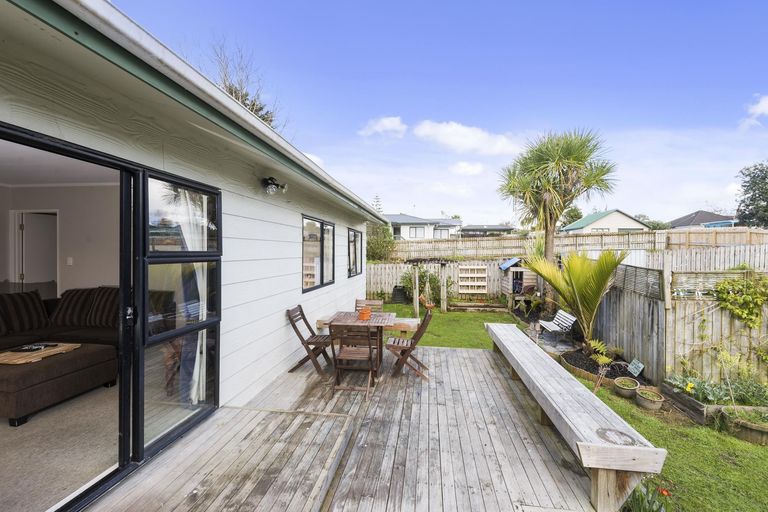 Photo of property in 2/20 Kamara Road, Glen Eden, Auckland, 0602