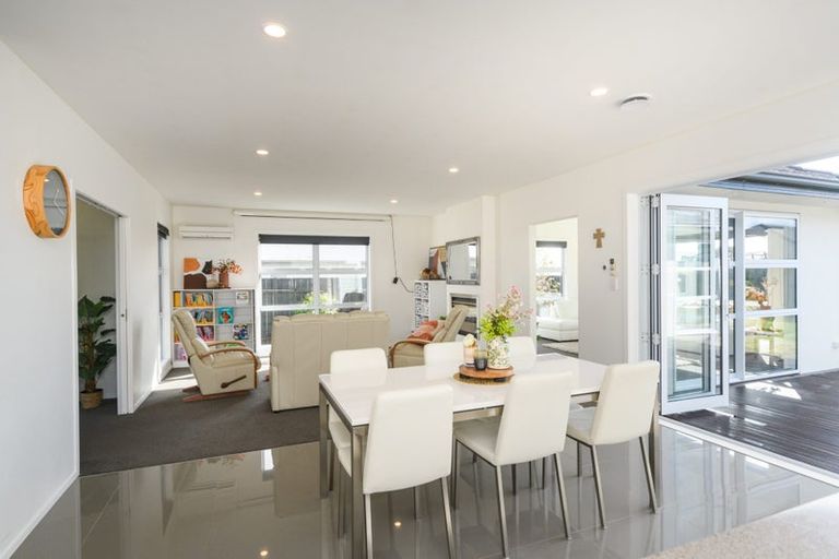 Photo of property in 175 Pacific Drive, Fitzherbert, Palmerston North, 4410