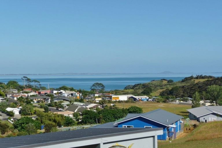 Photo of property in 10 Freyja Crescent, Coopers Beach, 0420