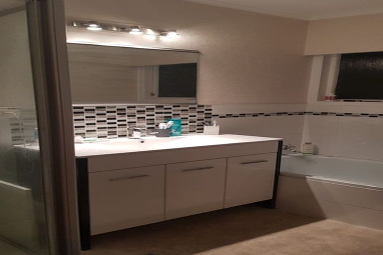 Photo of property in 2/45 East Street, Papakura, 2110