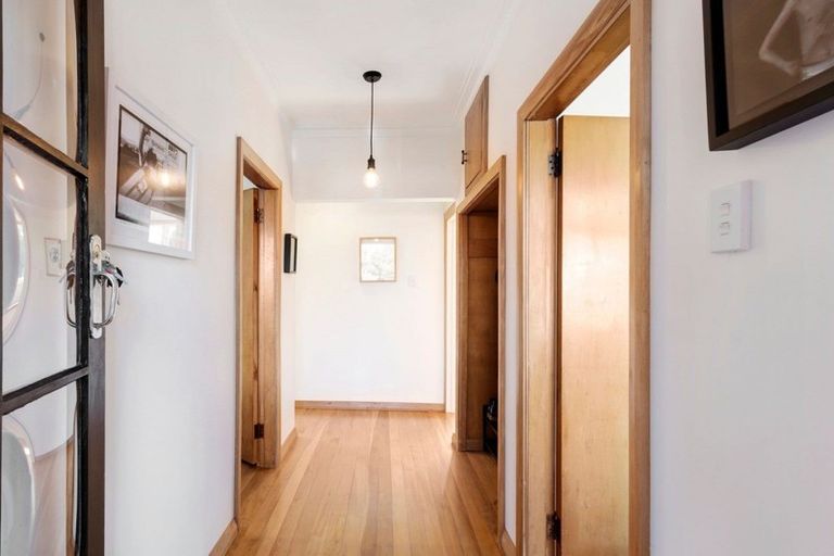 Photo of property in 92 Hargest Crescent, Saint Clair, Dunedin, 9012