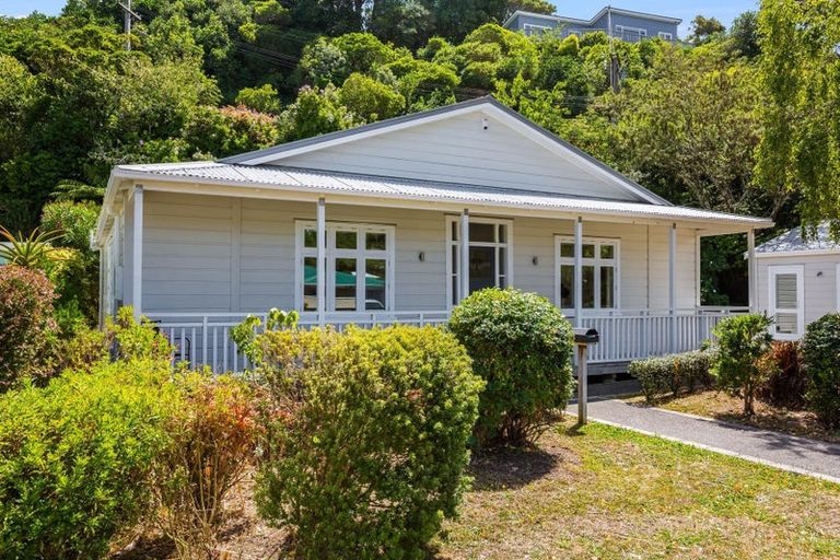 Photo of property in 9 Airlie Road, Plimmerton, Porirua, 5026