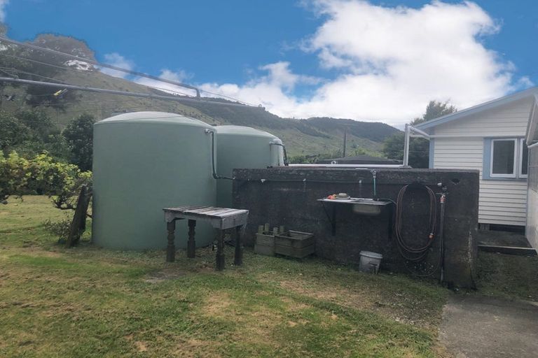 Photo of property in 1550 Coast Road, Pongaroa, 4991