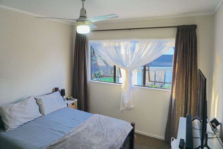 Photo of property in 2/14 Sandgate Avenue, Botany Downs, Auckland, 2010