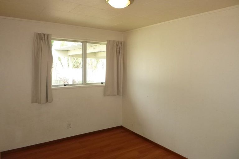 Photo of property in 66 Reynella Drive, Massey, Auckland, 0614