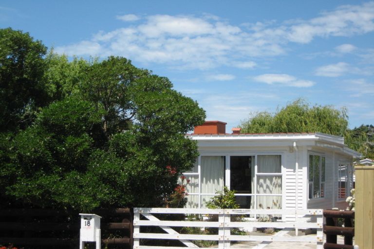 Photo of property in 18 Larnach Street, Waimairi Beach, Christchurch, 8083
