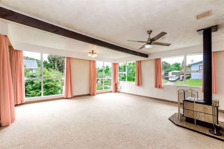 Photo of property in 13 Hookway Grove, Paraparaumu, 5032