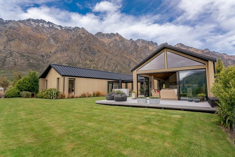 Photo of property in 10 Double Cone Road, Jacks Point, Queenstown, 9371