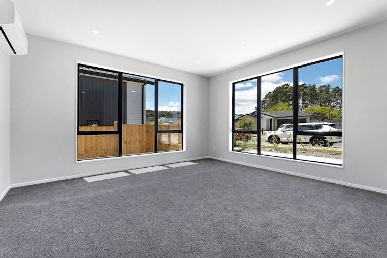 Photo of property in 17 Paihere Street, Huapai, Kumeu, 0810