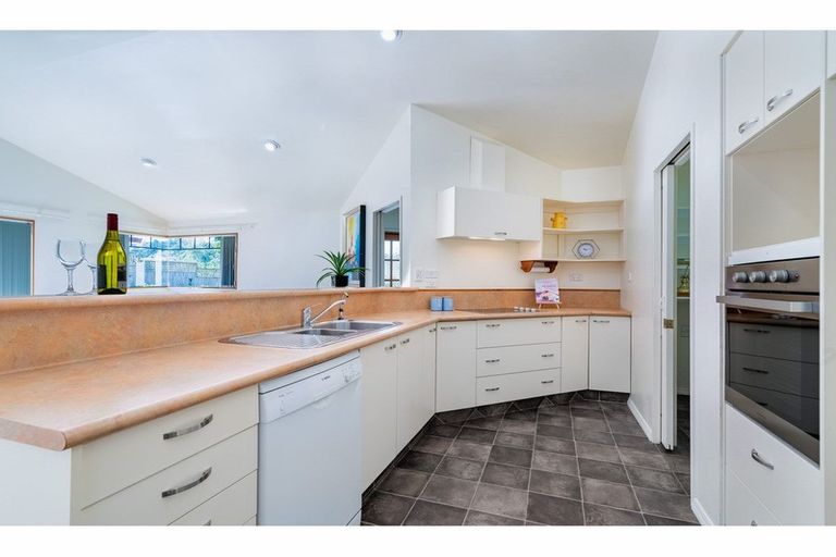 Photo of property in 208b Glengarry Road, Glen Eden, Auckland, 0602