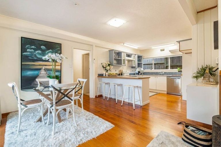 Photo of property in 2/4 Arkles Strand, Arkles Bay, Whangaparaoa, 0932