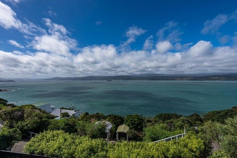 Photo of property in 116 Nevay Road, Karaka Bays, Wellington, 6022