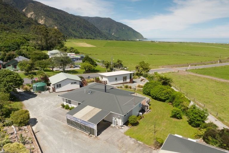Photo of property in 16 Cargills Road, Barrytown, Runanga, 7873