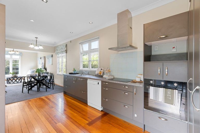 Photo of property in 16 Ihle Street, Terrace End, Palmerston North, 4410