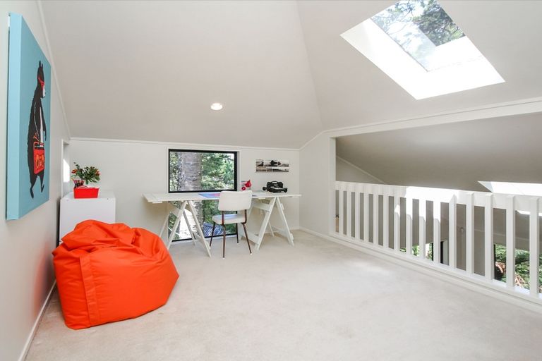 Photo of property in 89a Woodlands Park Road, Titirangi, Auckland, 0604