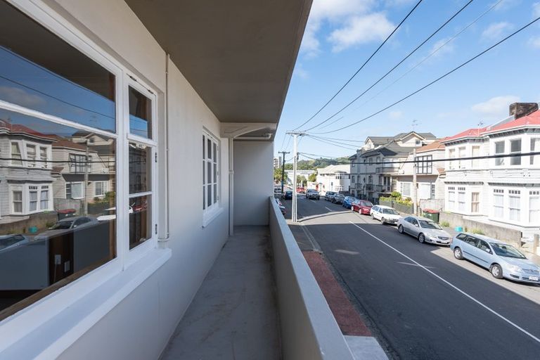 Photo of property in Ionian Flats, 123-125 Brougham Street, Mount Victoria, Wellington, 6011