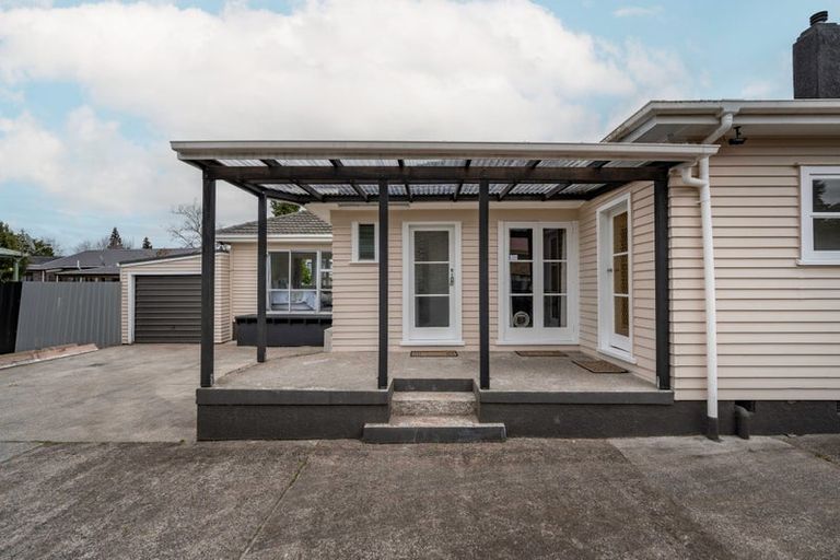 Photo of property in 35 Lake Crescent, Hamilton Lake, Hamilton, 3204