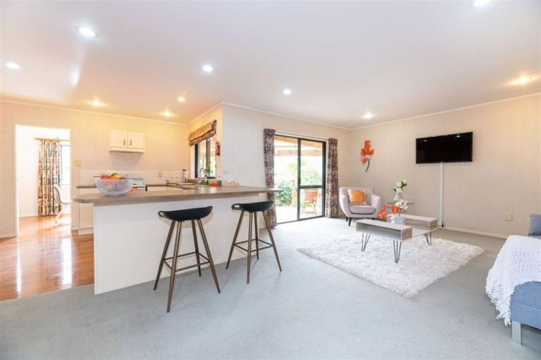 Photo of property in 72 Konini Road, Titirangi, Auckland, 0604