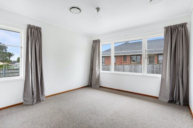 Photo of property in 73 Roberts Road, Te Atatu South, Auckland, 0610