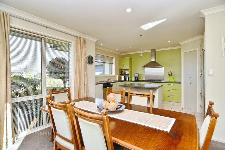 Photo of property in 8 Ross Place, Northwood, Christchurch, 8051