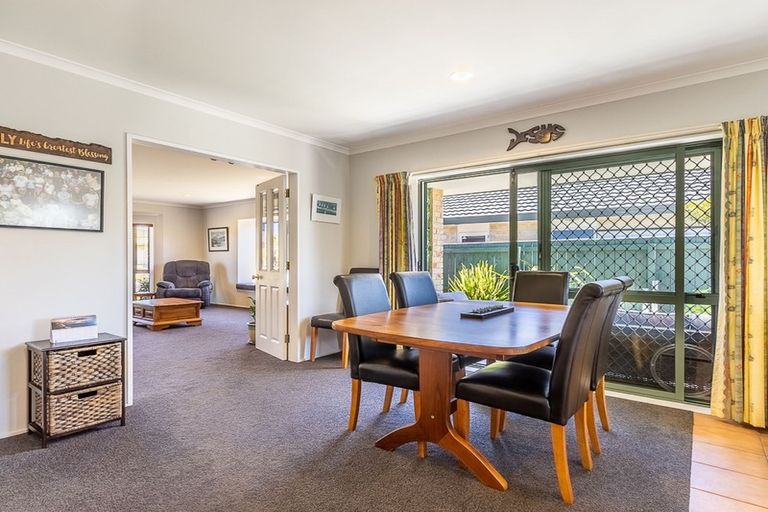 Photo of property in 51 Guildford Drive, Paraparaumu, 5032